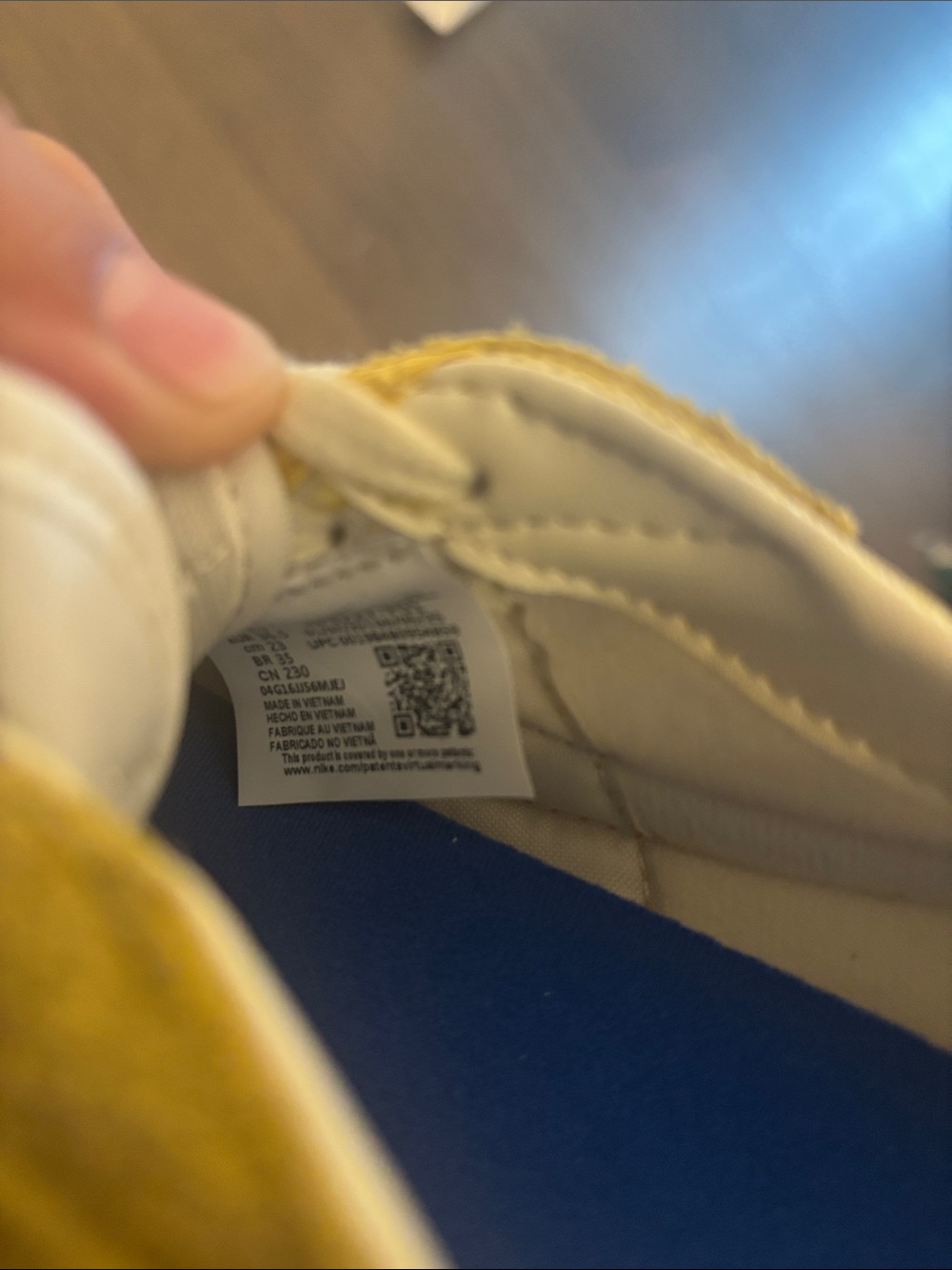 Women’s Nike Saturn Gold Low-Top Retro Running Sneakers (LD-1000) - Picture 5 of 7